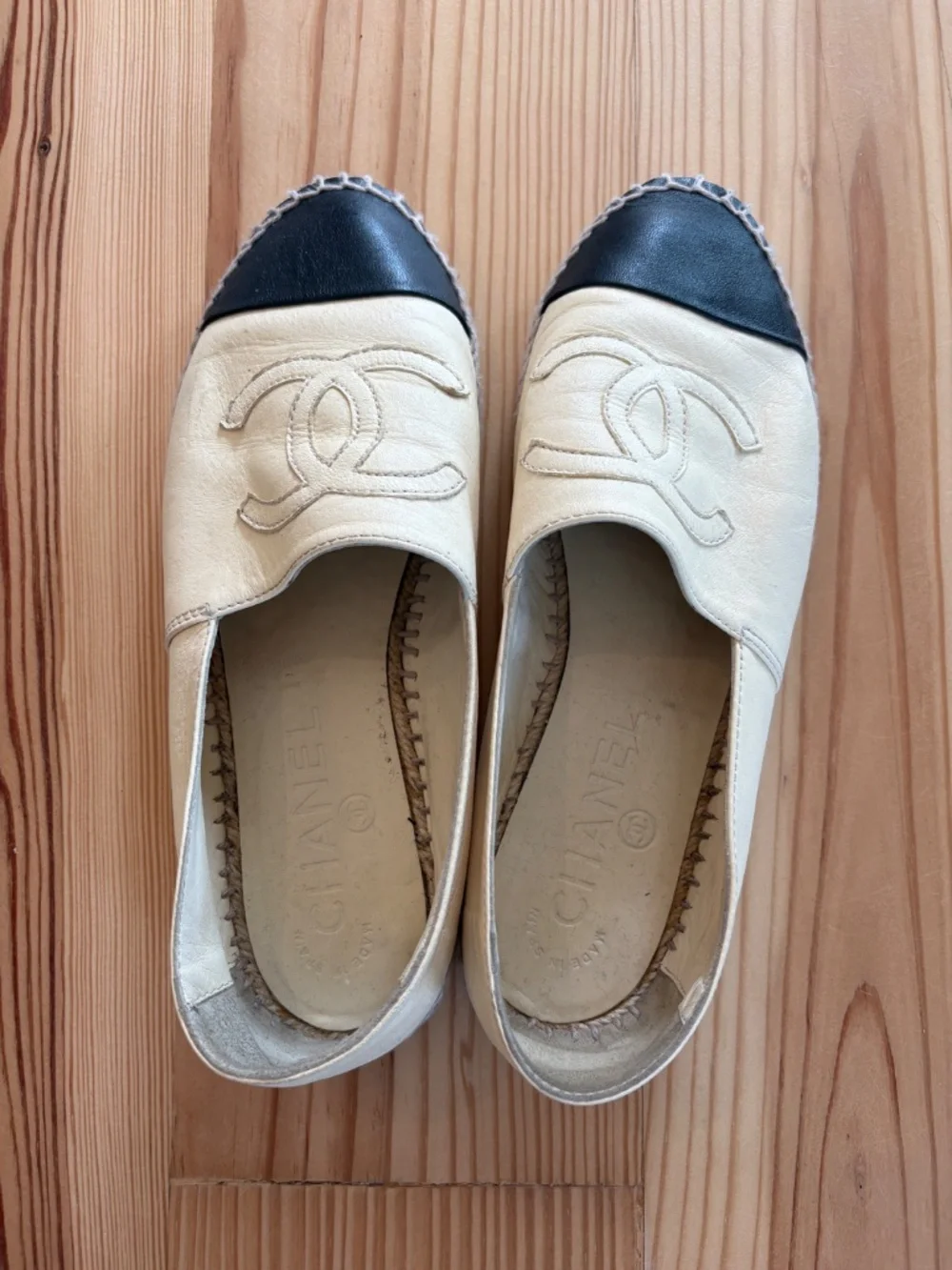 Chanel CC Leather Espadrilles in beige/cream with black cap toe, size 37